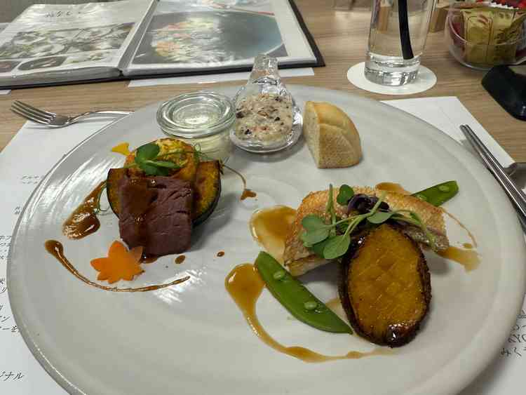 こだわりの料理。「お箸で食べられるフレンチ」がコンセプト。