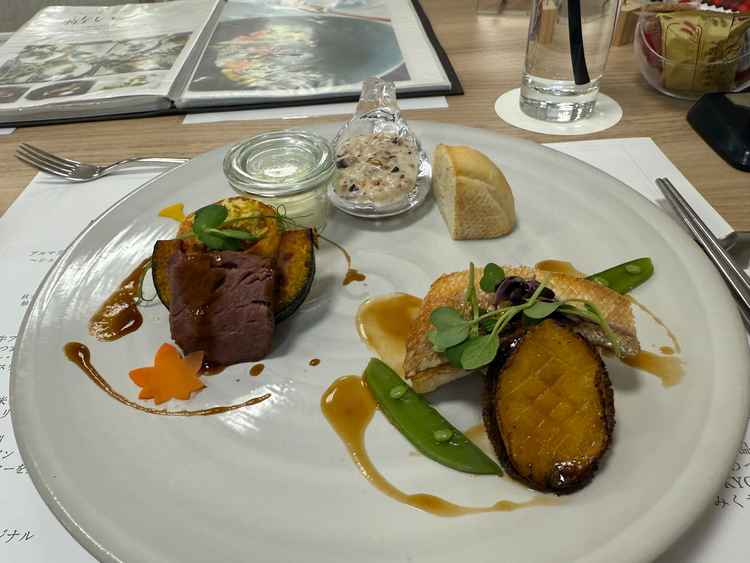 こだわりの料理。「お箸で食べられるフレンチ」がコンセプト。