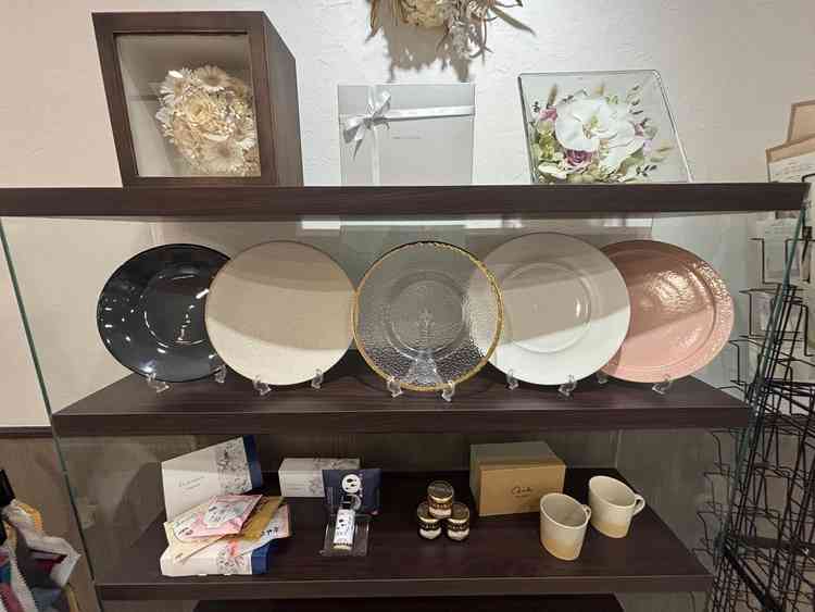 飾り皿の種類も豊富で会場の雰囲気もお皿でガラッと変わるので選べて嬉しいポイントのひとつでした。