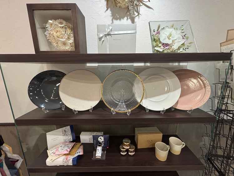 飾り皿の種類も豊富で会場の雰囲気もお皿でガラッと変わるので選べて嬉しいポイントのひとつでした。