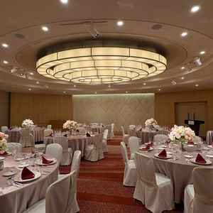 披露宴会場のオーロラ。壁のキルティングが可愛く、部屋の形も丸いため全体を見渡せて良かった。