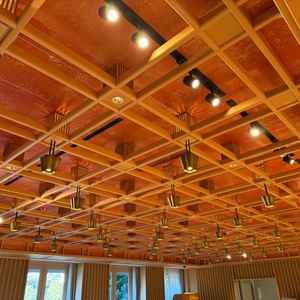 和洋折衷な雰囲気の会場。