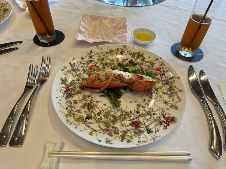 お祝い感のある料理がとても美味しく、お箸でいただけるところも良かった。