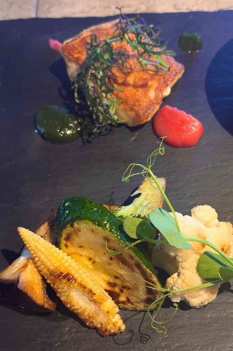 試食②。お野菜と魚料理です。どれも大変おいしかったです。彼がズッキーニの入れ具合に感動していました。