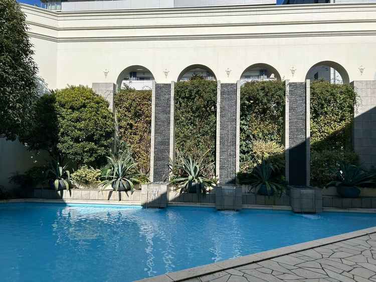 披露宴会場のすぐそばにプールサイドがあり、夜の披露宴であればライトアップされるとのことでした。