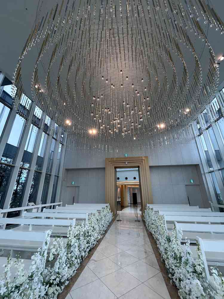 1122本のシャンデリアのあるチャペル。教会から自宅も見えなんだが嬉しい気持ちになりました。