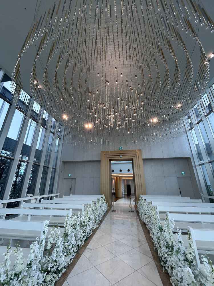 1122本のシャンデリアのあるチャペル。教会から自宅も見えなんだが嬉しい気持ちになりました。