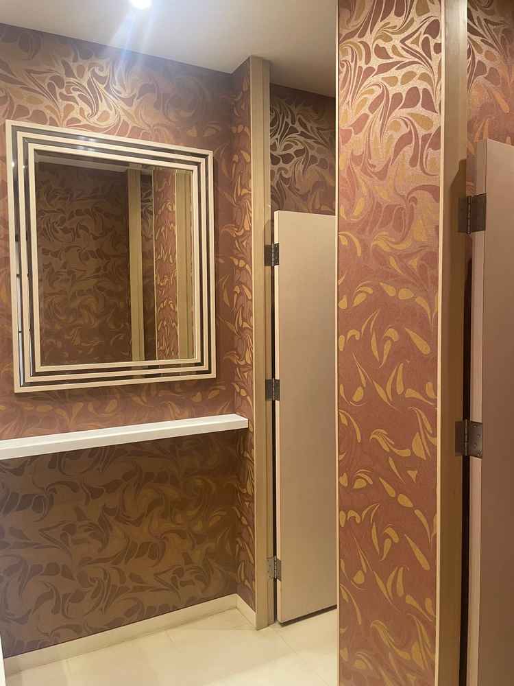 お手洗いもとても清潔で、鏡にはメッセージも書けるとのことでした。