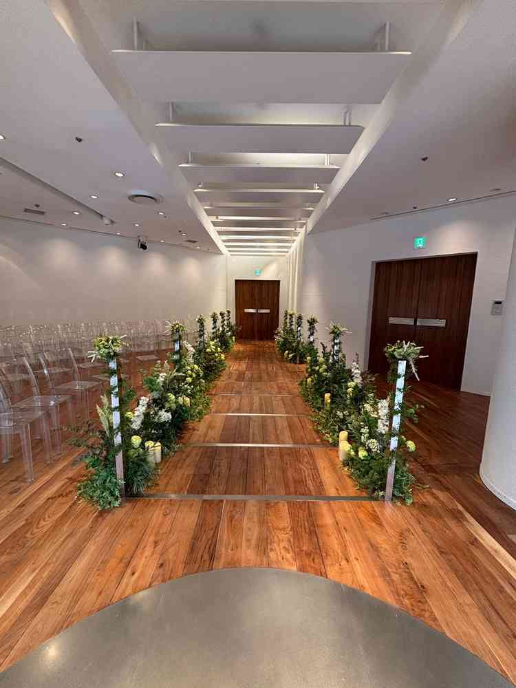 雰囲気の異なるチャペル。チャペルは複数個あり、選べます。