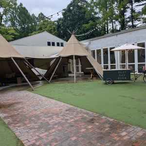 キャンプがコンセプトの方の披露宴会場を見学しました。
