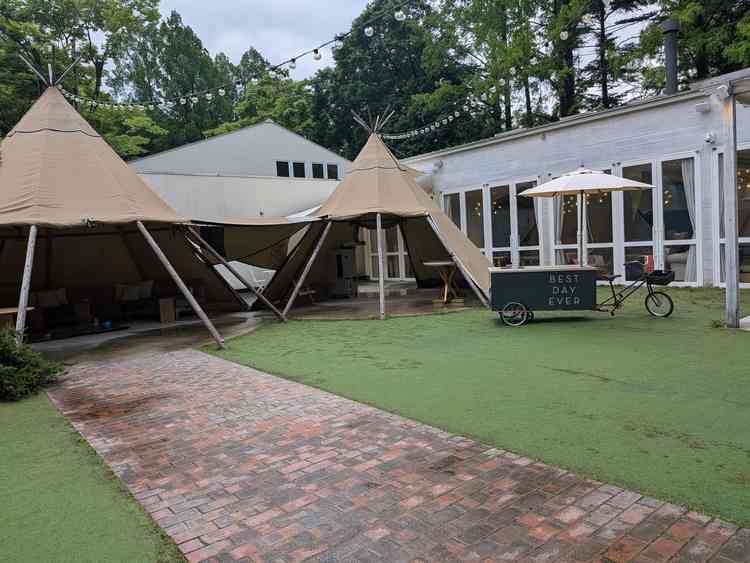 キャンプがコンセプトの方の披露宴会場を見学しました。