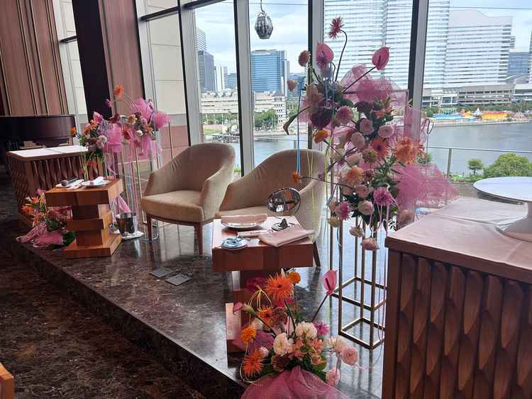 新郎新婦席は、テーブル、ソファ、チェアの3択が選択できるようです。