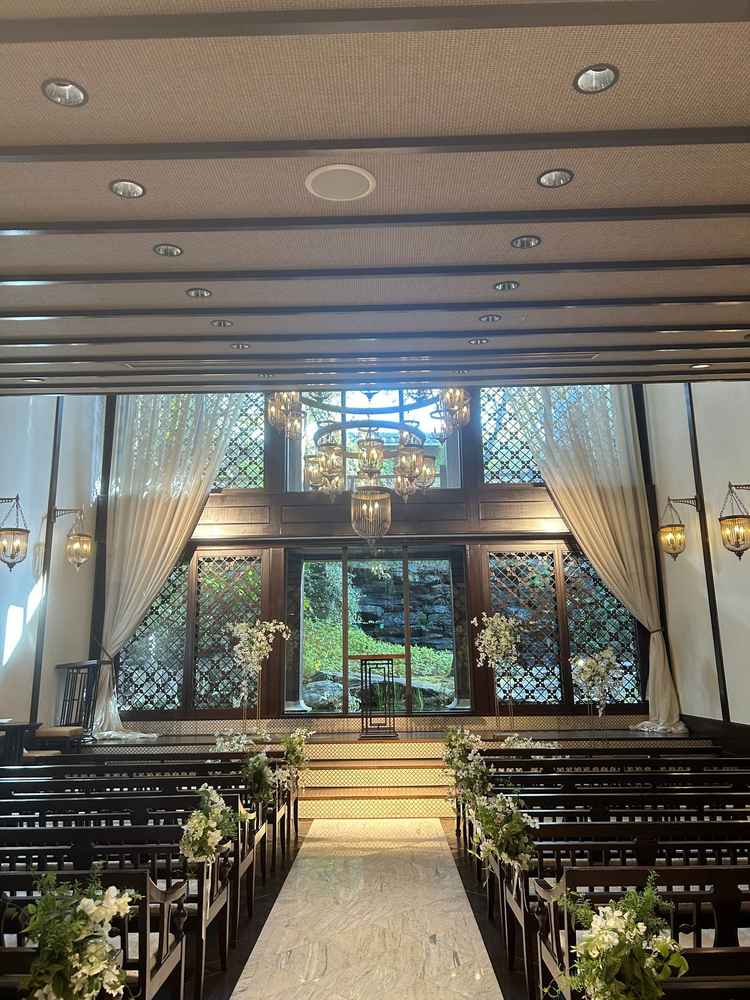 2つ目に見学したチャペル。床が白っぽい色で一つ目に見学したチャペルよりも明るく綺麗な印象がありました