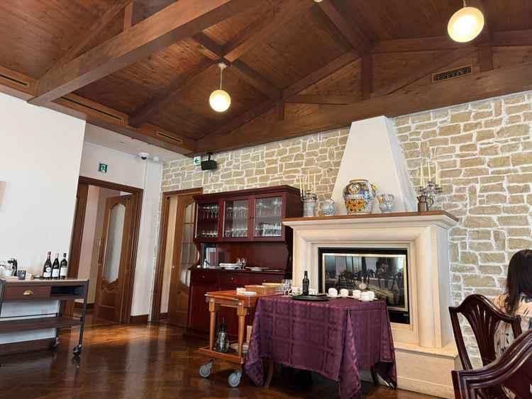 試食をしたエトゥルスキの2階