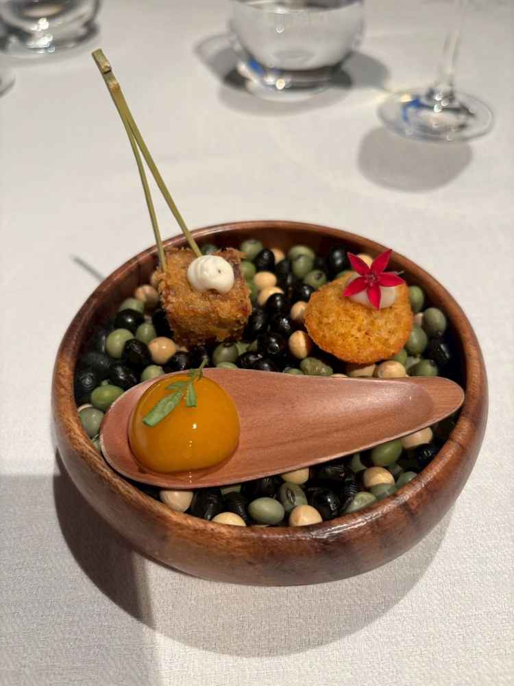 前菜がおしゃれでとても美味しかったです。