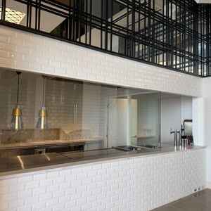 珍しいライブキッチン。ここで新郎が料理を披露出来るらしい。