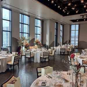 2つ目の会場。こちらは広めで100人前後のゲストでも充分な広さだった