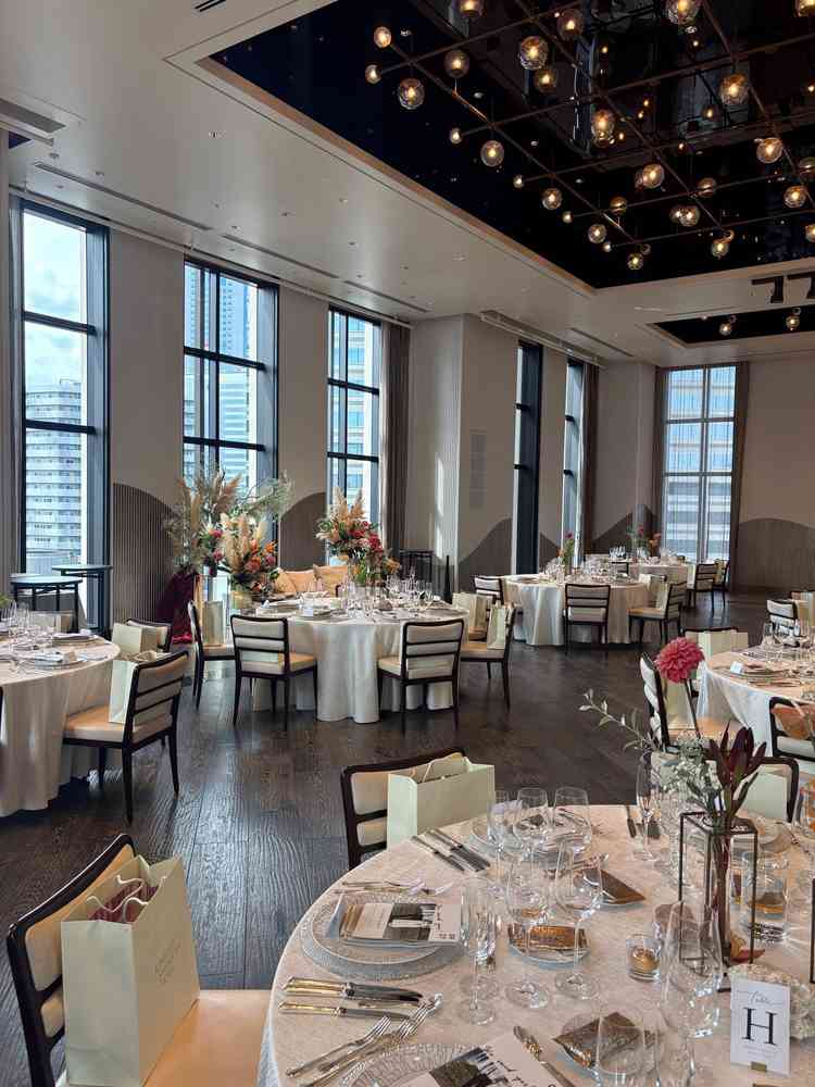 2つ目の会場。こちらは広めで100人前後のゲストでも充分な広さだった