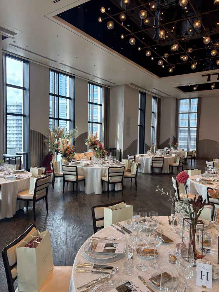 2つ目の会場。こちらは広めで100人前後のゲストでも充分な広さだった