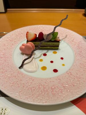 デザート。抹茶のオペラ。