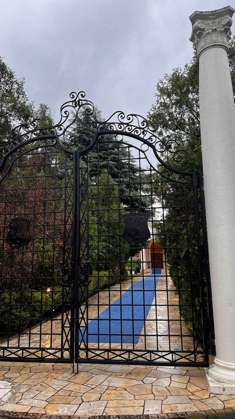 青い絨毯が見え、海外のような雰囲気に期待感が高まりました。