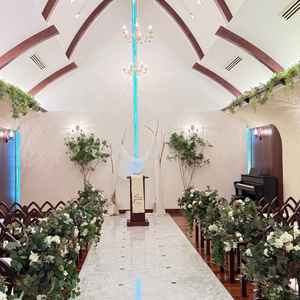 挙式会場。やや小さい印象は受けましたが、シンプルで素敵な空間でした。