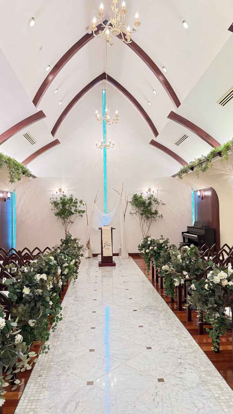 挙式会場。やや小さい印象は受けましたが、シンプルで素敵な空間でした。