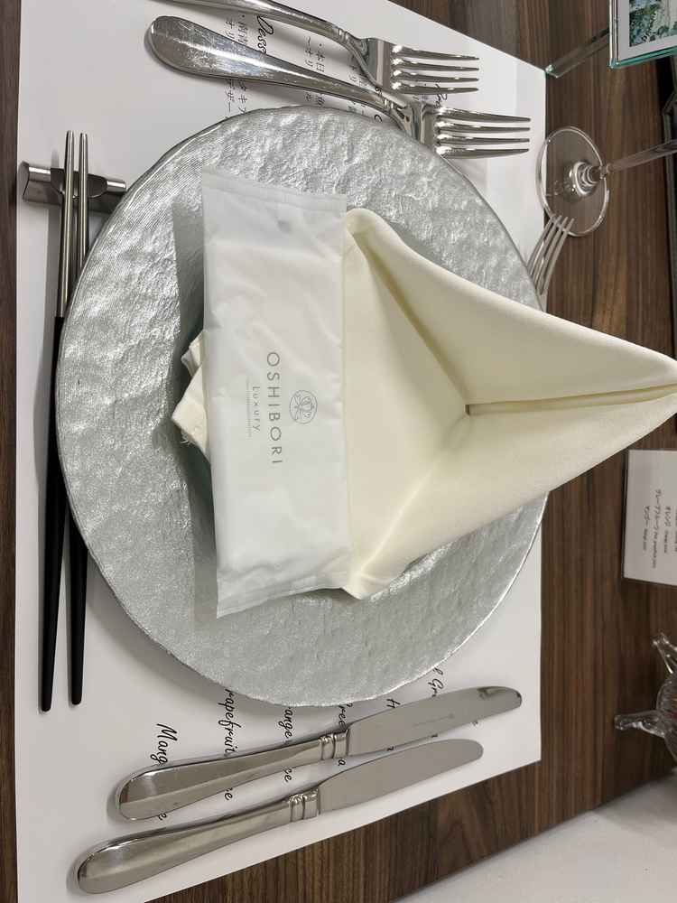 テーブルコーデ。シンプルな白基調