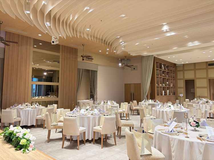 天井が個性的で唯一無二の披露宴会場です。