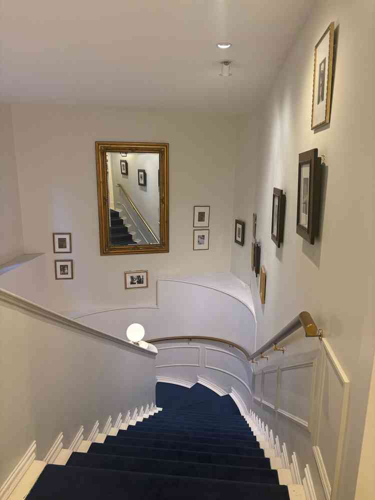 ロビーの階段、チャペル以外で一番気に入った空間