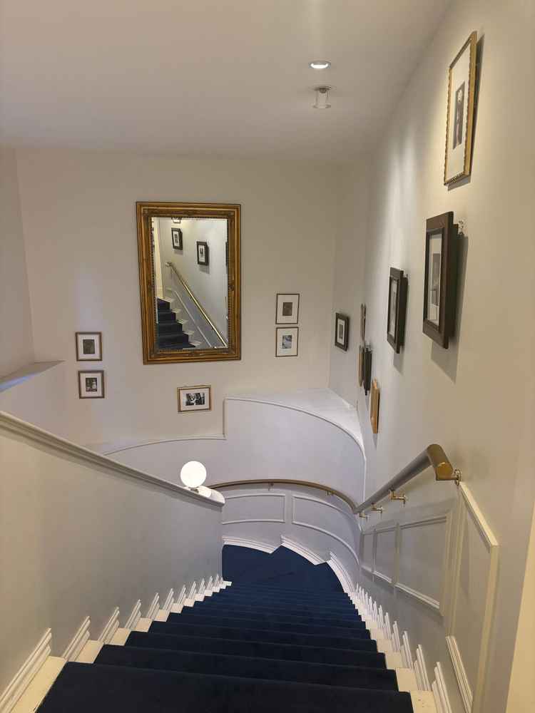 ロビーの階段、チャペル以外で一番気に入った空間