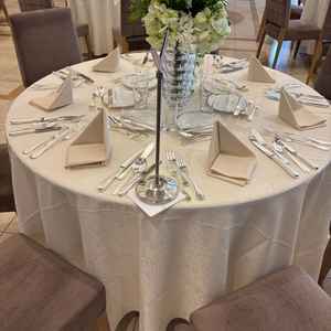 テーブルセット。装花も上品で素敵でした。