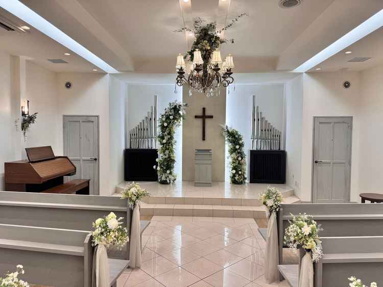 チャペルの中。白を基調としており雰囲気が良い