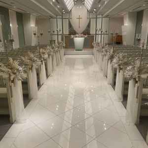 チャペル。歩みに合わせて照明を明るくしたり出来るそう。また見学時にパイプオルガンが自動演奏されていた