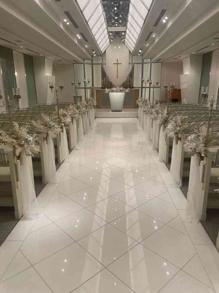 チャペル。歩みに合わせて照明を明るくしたり出来るそう。また見学時にパイプオルガンが自動演奏されていた