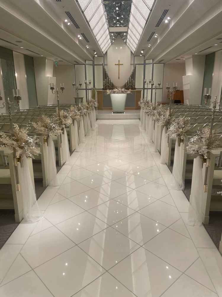 チャペル。歩みに合わせて照明を明るくしたり出来るそう。また見学時にパイプオルガンが自動演奏されていた