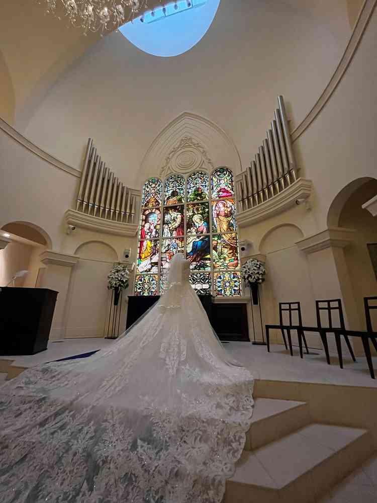 会場全体のライティングが暗めになると、ステンドグラスがライティングされてとても美しく見える。