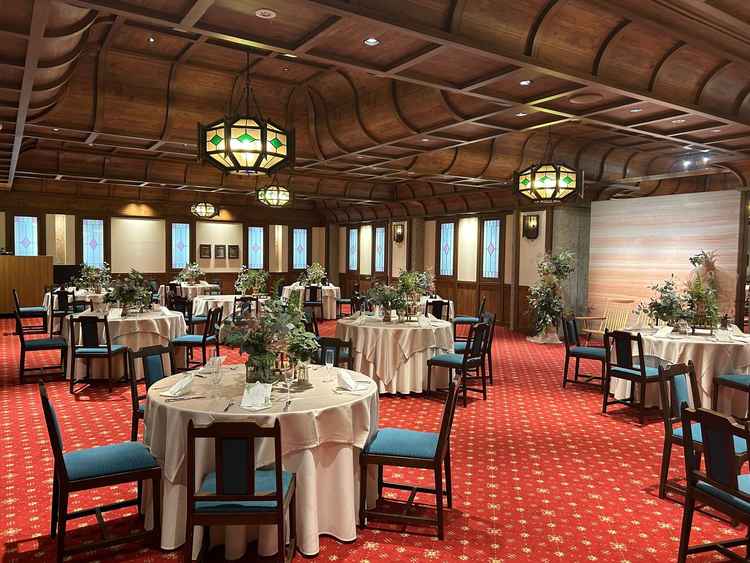 天井高は高くはないのに、不思議とリラックスできる和の披露宴会場でした。