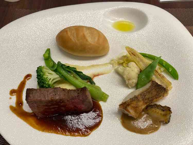 和牛と鯛の和風フレンチがとても美味しかったです。