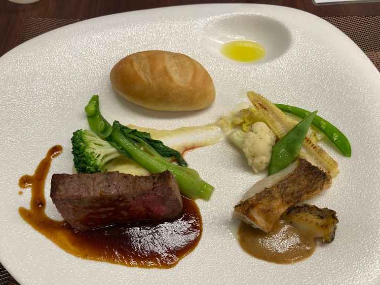 和牛と鯛の和風フレンチがとても美味しかったです。