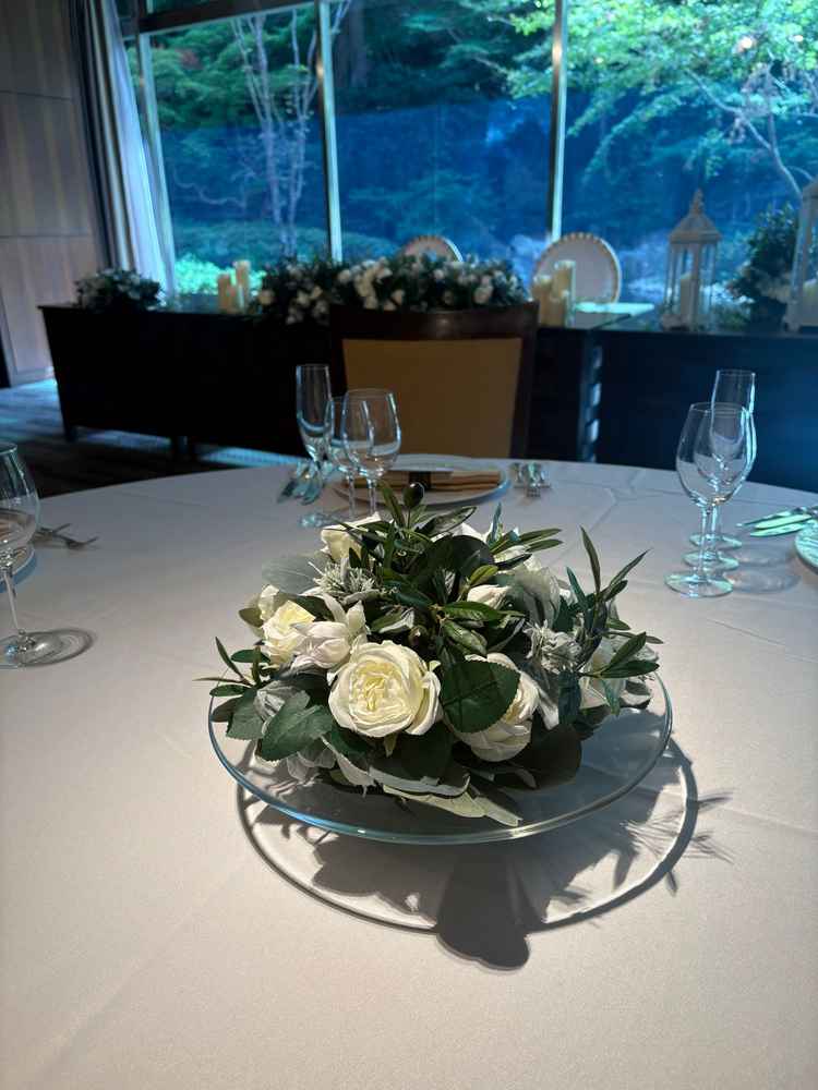 テーブルのフラワーアレンジメントも素敵でした