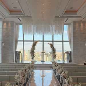 挙式会場。初めて扉を開けた時の衝撃がすごかった。美しすぎた。