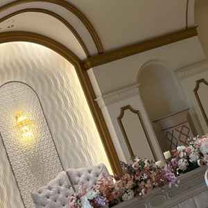 披露宴の新郎新婦席