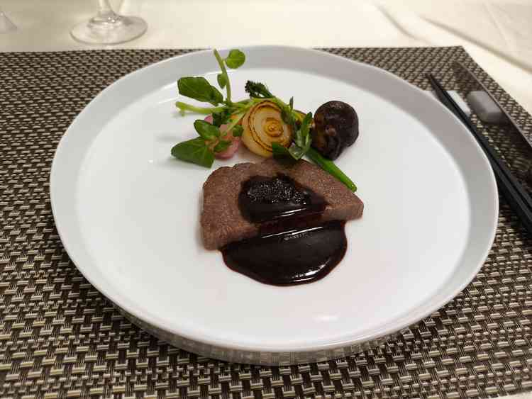 メインの肉料理