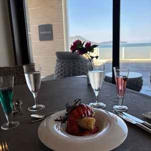 海の見えるロケーションでお食事をいただけました。ハーフコースがちょうど良かった。