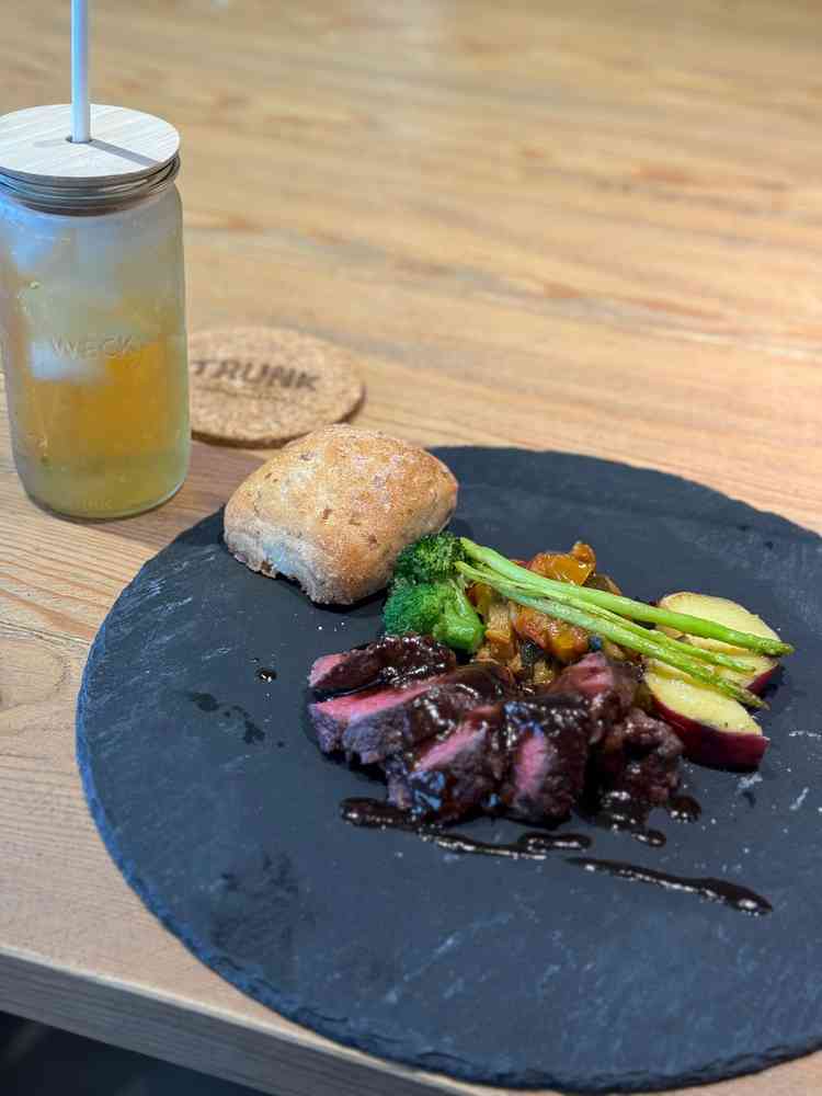 ドリンク、野菜、お肉どれもこだわりを持って選び抜かれた高いクオリティを感じました。