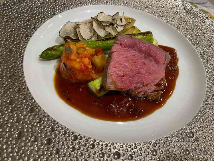 料理が美味しく、話しかけてくださった料理長さんがとても気さくで振る舞いたい料理に近づけてくれる。