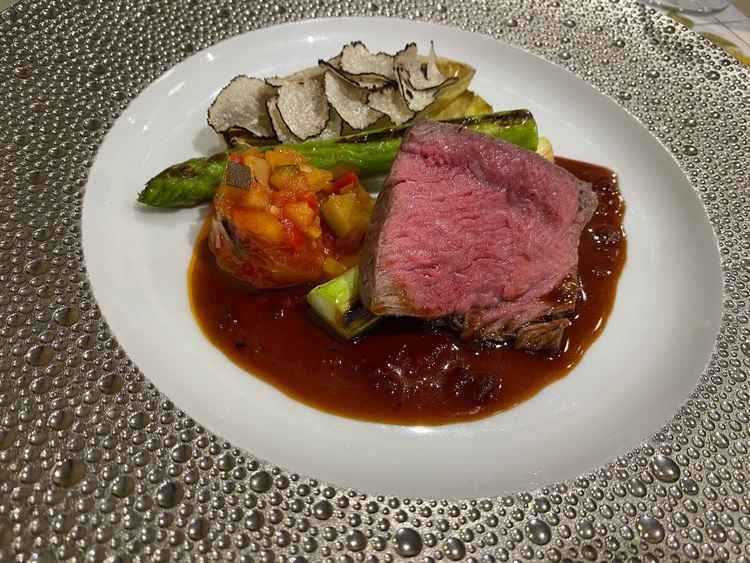 料理が美味しく、話しかけてくださった料理長さんがとても気さくで振る舞いたい料理に近づけてくれる。