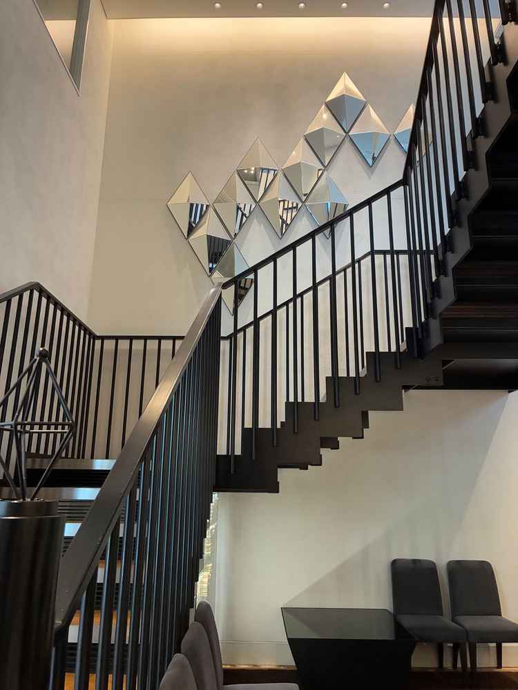 待合室へ繋がる階段