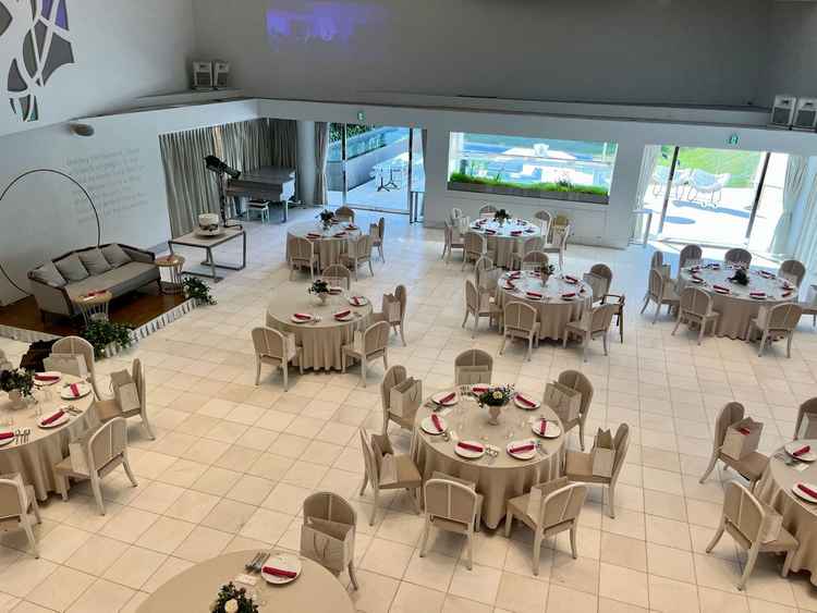 階段上からの景色。お色直し後の再入場はここからも可能なようです。